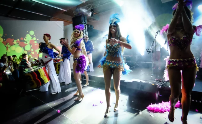 Latino šou ponúka umelecká agentúra Stella Production